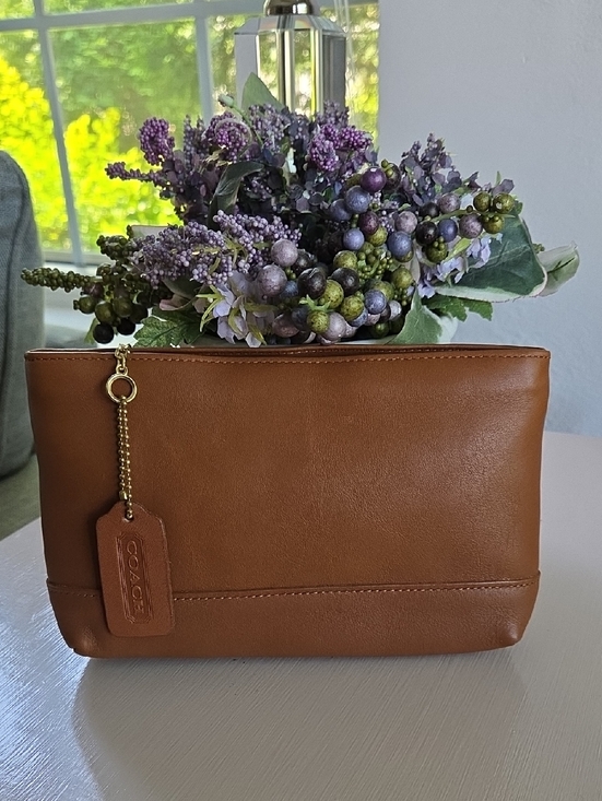 Coach Handbags - COACH British Tan Vintage Cosmetic Leather Zip Case 1990's